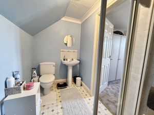 Shower room- click for photo gallery